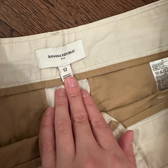 Banana Republic pleated trouser short - Picture 3 of 3